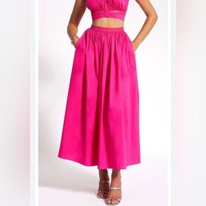 Vibrant Pink A-Line Skirt
That's oversize, it looks like a medium.